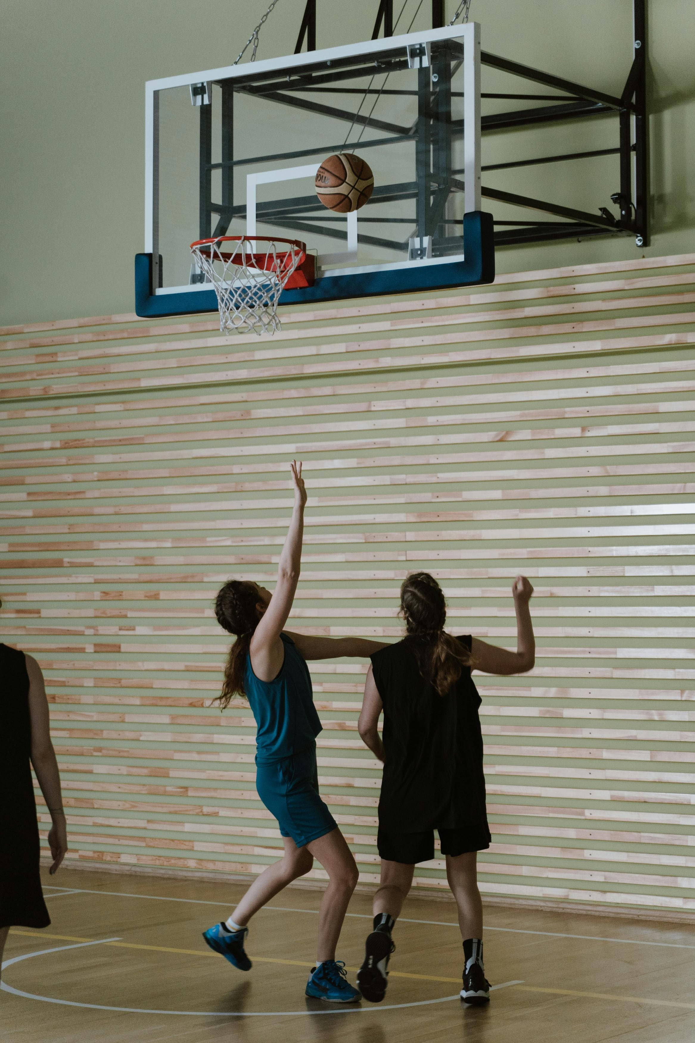 High-performance basketball training for teens in Edmonton
